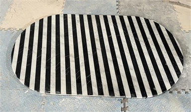 Bàn cà phê hình bầu dục bằng đá cẩm thạch màu đen và trắng