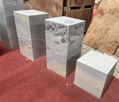 Bàn bên chân tường bằng đá cẩm thạch pha lê màu xanh